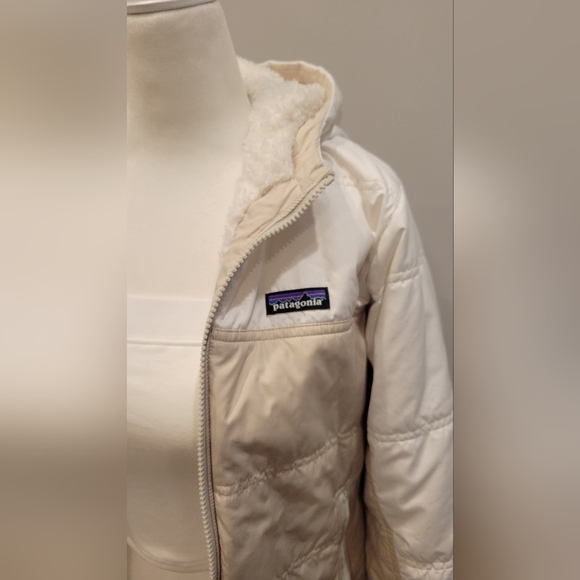 Patagonia Hooded Reversible Beige down jacket ,(Full Zip) Girls Size XL 14 - Picture 4 of 10